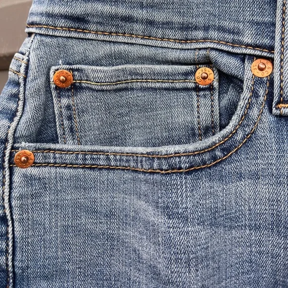 Cute & Comfy! LEVI’S (EUC, Size Waist 29) Boyfriend Jeans - Picture 7 of 10